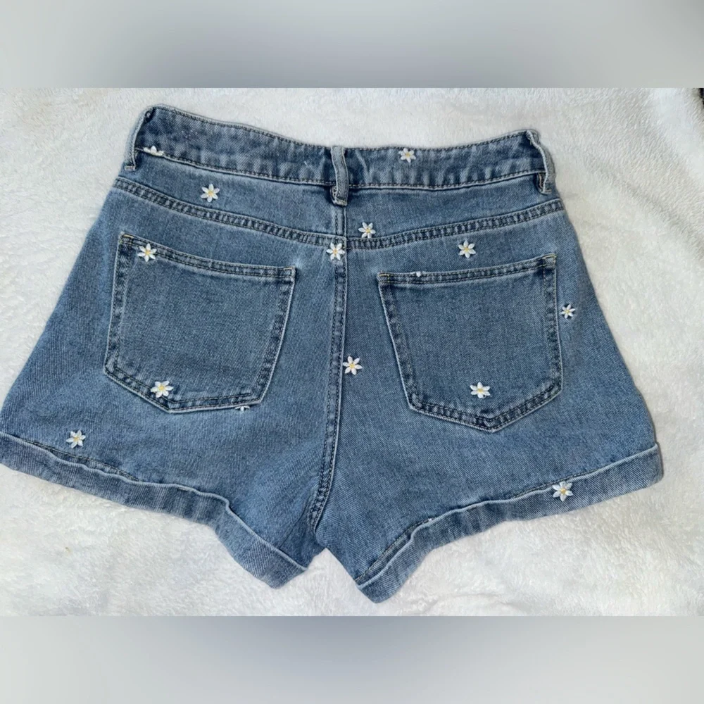 PACSUN mom shorts with stitched flowers